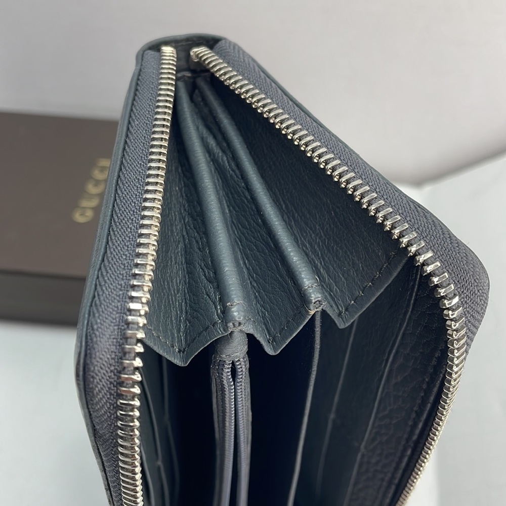 Authentic soho GUCCI gray leather wallet with Box, card, book and COA - Picture 9 of 15